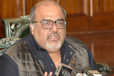 Ex-PM’s adviser Shahzad Akbar attacked with acid in UK