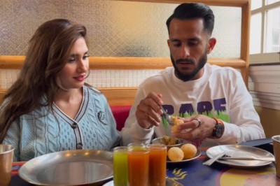 Video: Hassan Ali, wife Samiya Khan enjoy 'Gol Gappas' in India