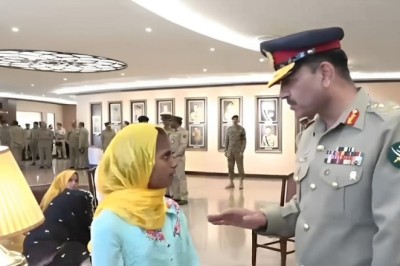 Video: Here's what COAS said after martyred soldier's daughter complained of 'wadera'