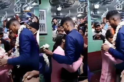 VIDEO: Indian couple gets married in moving train