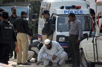 Woman killed in exchange of fire between police, muggers in Karachi