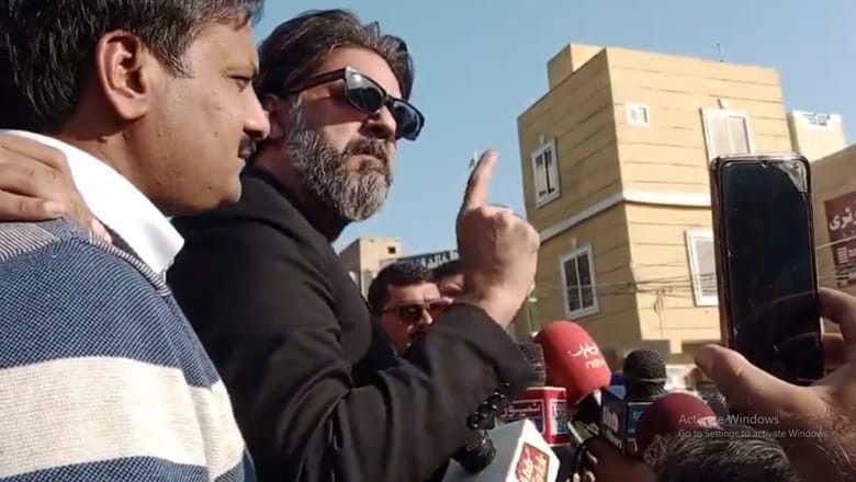 Usman Dar appeals CJP to take notice of raid at his house