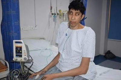 Pakistan's tallest man alive Naseer Soomro needs govt's help in treatment