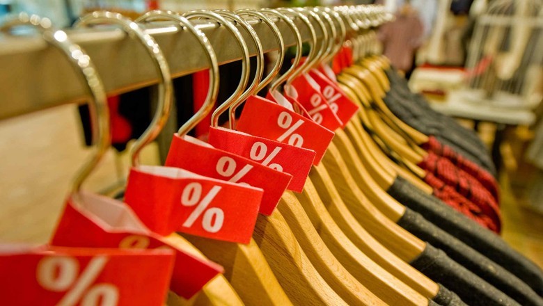 96% clothing, shoe brands offer fake discounts to lure customers: CCP