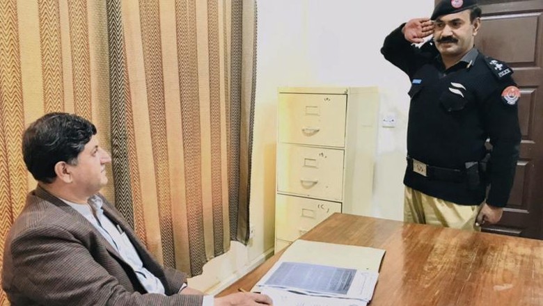 Swat police direct cops, officers to "salute when they meet any teacher"