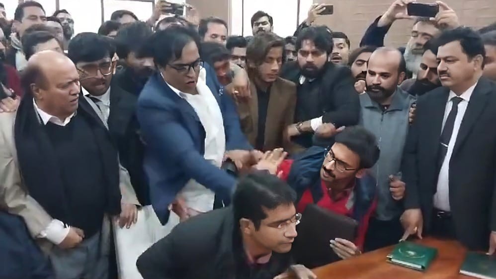 WATCH: Candidate harasses Returning Officer in Rahim Yar Khan