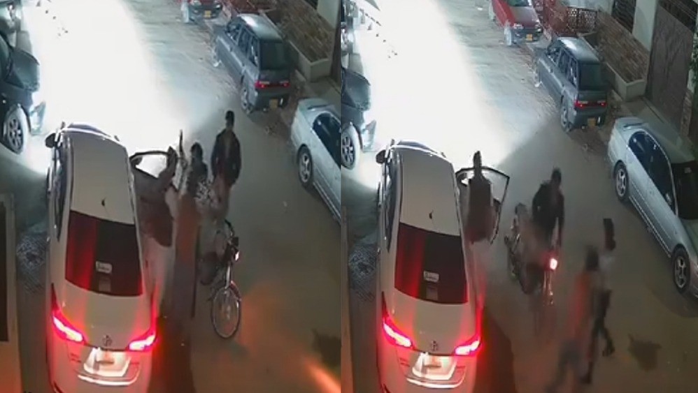 WATCH: Robbers loot valuables, flee with car in Karachi