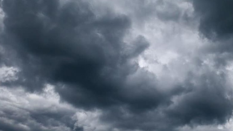 Morning rain turns Karachi weather chilly