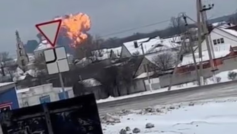 Video: Russian plane carrying 65 Ukrainian prisoners of war crashes