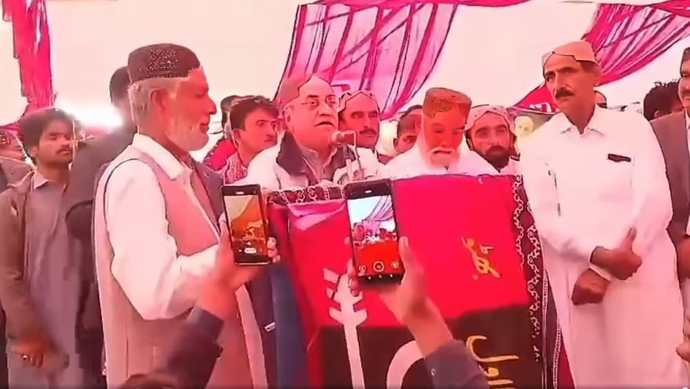 WATCH: Asif Zardari's brother-in-law threatens to halt water supply in case of no vote