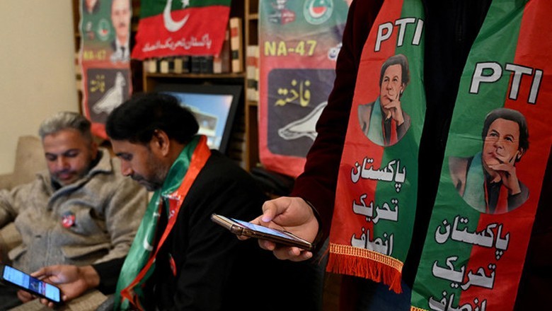 Netizens, analysts slam govt's move to suspend mobile service on election day