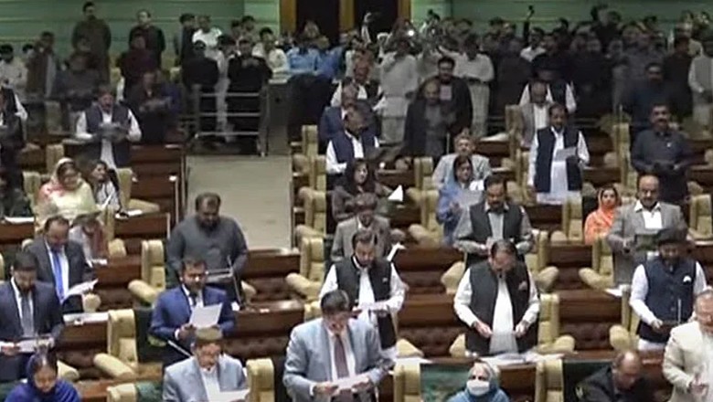 Newly-elected Sindh Assembly members take oath in inaugural session