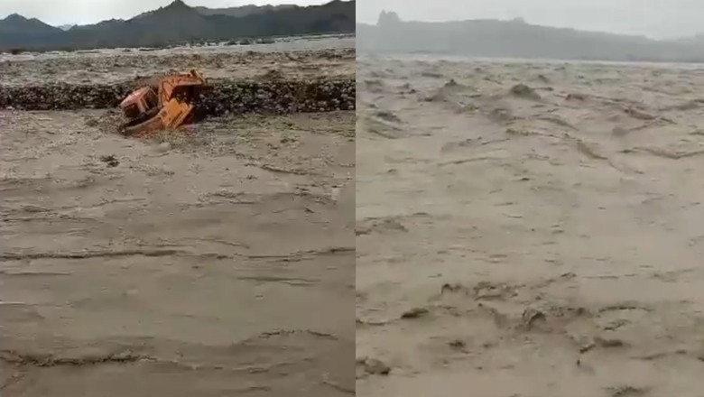 Heavy rain triggers flash floods in Balochistan's Makran