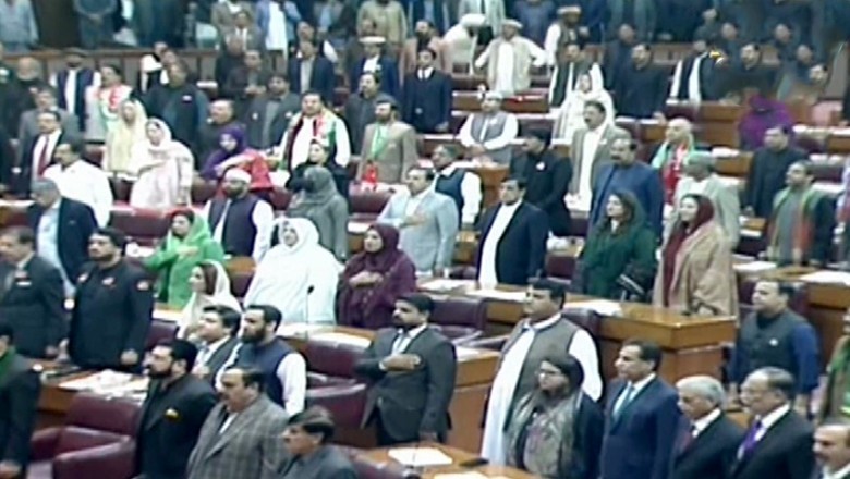 Newly-elected MNAs take oath amid PTI-SIC protest