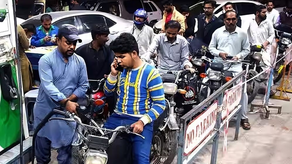 Petrol price jacked up by Rs4.13/litre in Pakistan