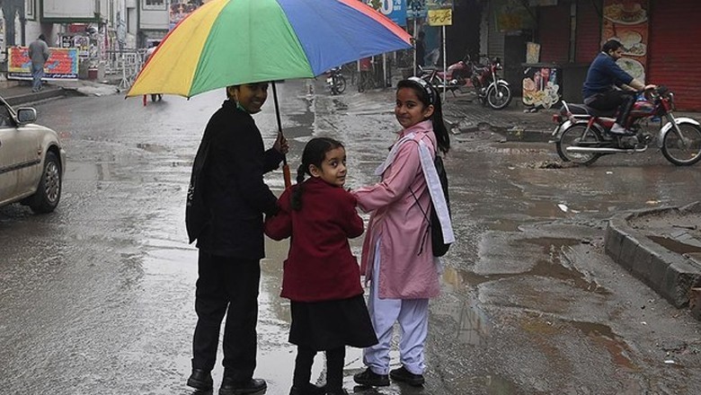 Evening shifts in Sindh schools to remain suspended today amid heavy rain forecast