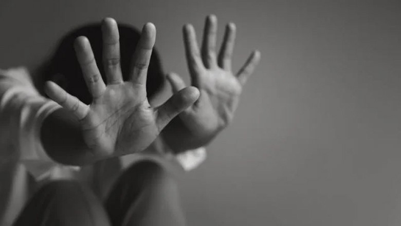 Karachi teacher throws acid over female student after heated argument