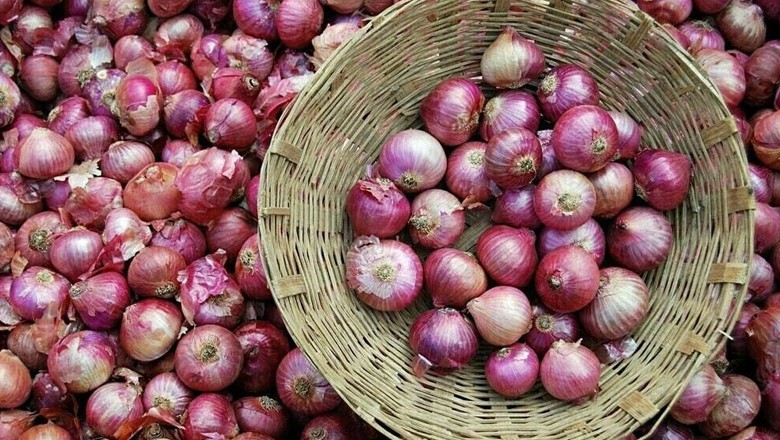 Onion prices shoot to Rs340/kg in Islamabad, Pindi