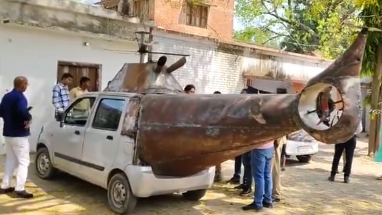 Indian police arrest two brothers for transforming their car into a helicopter
