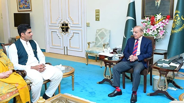 PM Shehbaz awards Rs2.5 million cash prize to Pakistan’s javelin star Arshad Nadeem