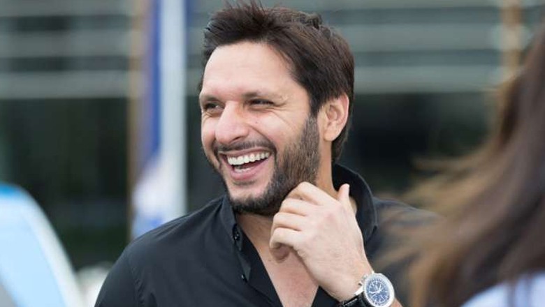 "Main piyar karny wala aadmi hon aur piyar he karonga," Afridi responds to trolls