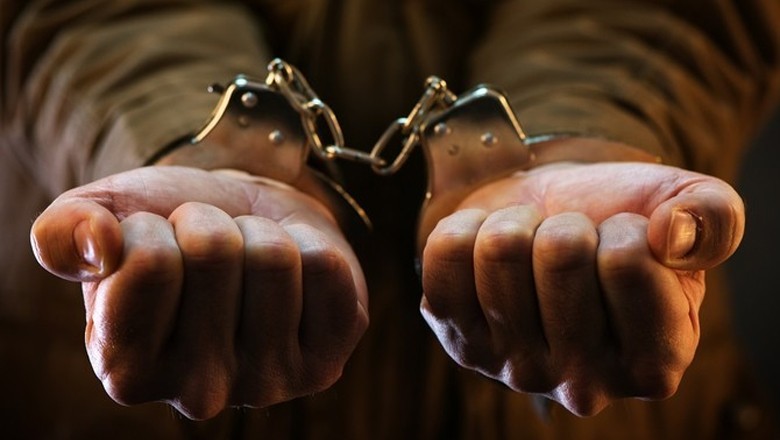 Jamshoro police arrest man who killed eight-year-old girl for gold earrings