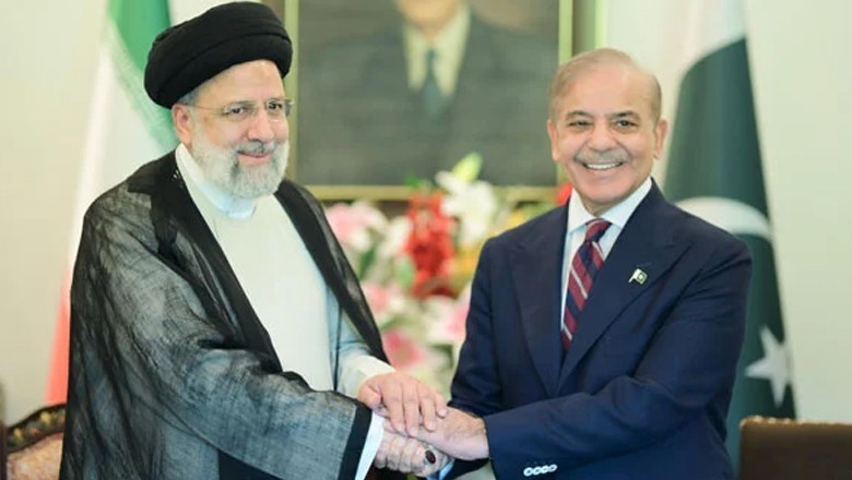 US hints at imposing sanctions on Pakistan due to business deals with Iran