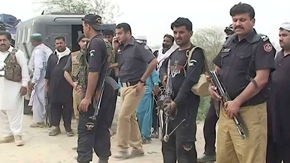 Ghotki cop martyred, two others abducted in Katcha dacoits attack