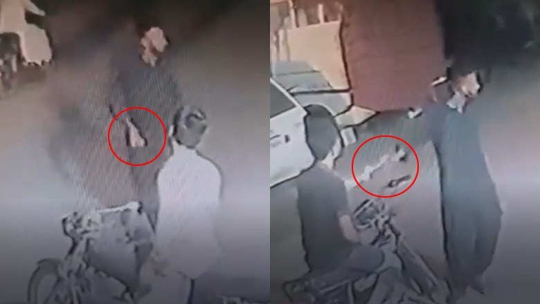 Dacoits return looted mobile phone, cash to robbery victims in Karachi