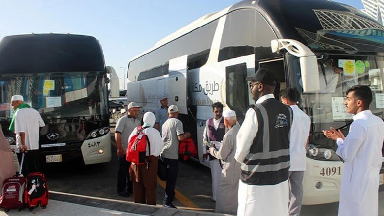 Pakistan launches "luxury bus" service for Hajj pilgrims in Saudi Arabia