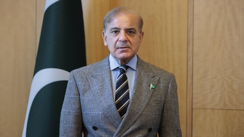 Only 16% Pakistanis are satisfied with economic condition under PM Shehbaz govt: survey