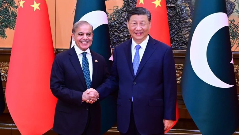 Xi Jinping assures China's support to Pakistan in meeting with PM Sharif