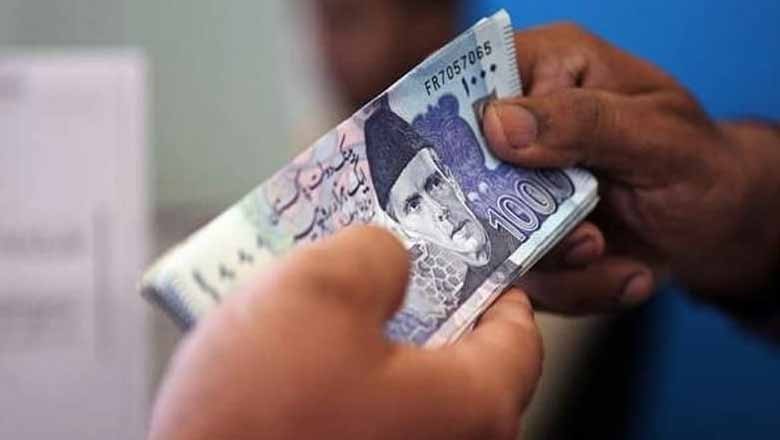 "Tax Evaders friendly budget:" Govt slammed for burdening salaried class with heavy taxes