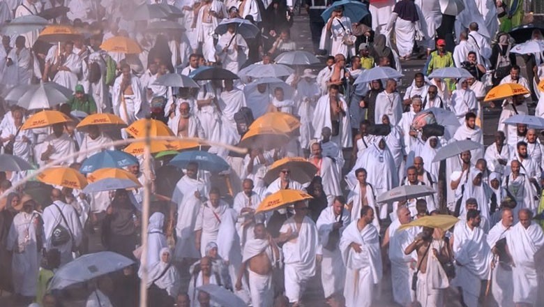 Temperature reaches 44°C at Mount Arafat during Hajj rituals