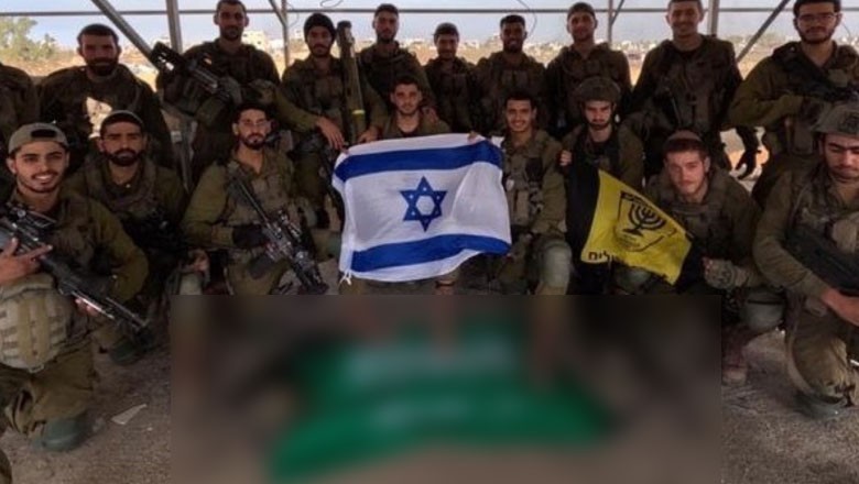 Photos of Israeli soldiers desecrating Saudi flag draw ire on social media