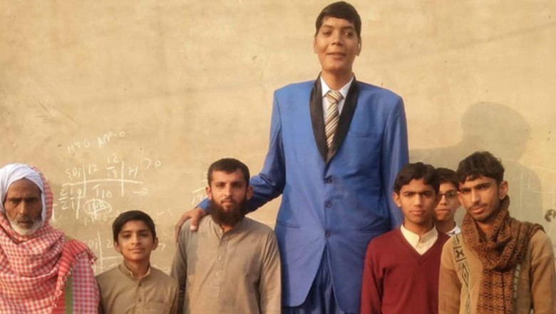 Pakistan's tallest man dies at 30 in Vehari