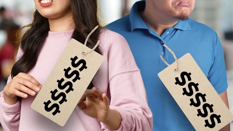 Chinese employees sell 