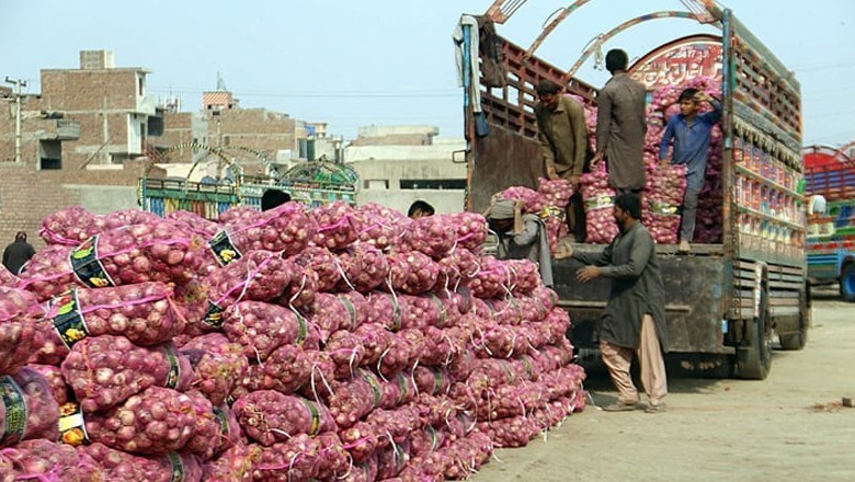 Afghanistan makes its first onion export to India via Pakistan