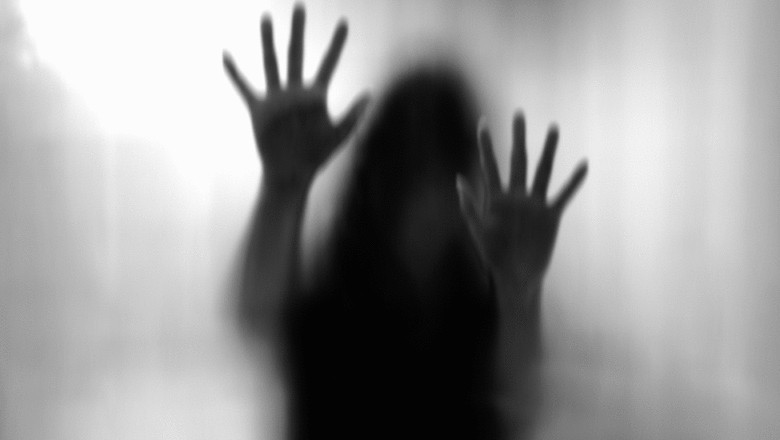 Woman waiting at bus stop abducted, gang-raped in Faisalabad