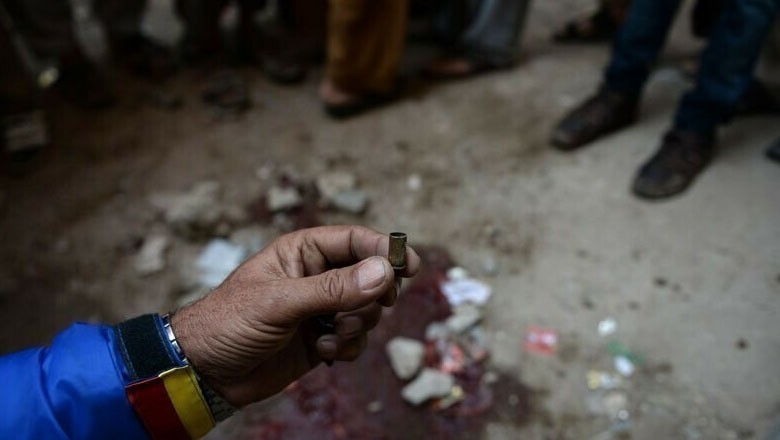 Father of two-year-old girl killed over robbery resistance in Karachi