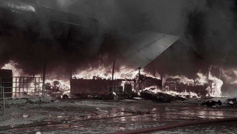 300 stalls gutted in Islamabad's Sunday Bazaar blaze