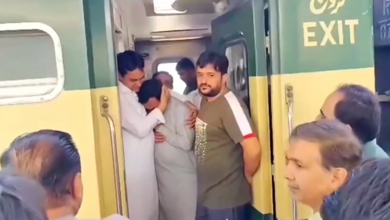 Five Hindu families migrate to India due to worsening law and order in Jacobabad