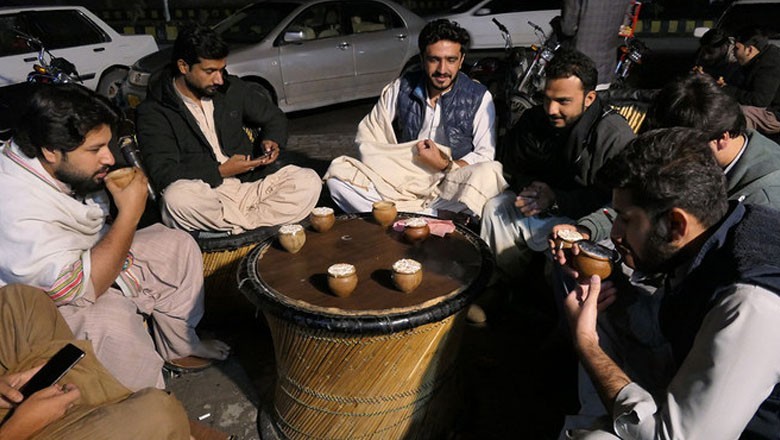 Pakistani politician advises youth to avoid wasting time at 'chai dhabas'