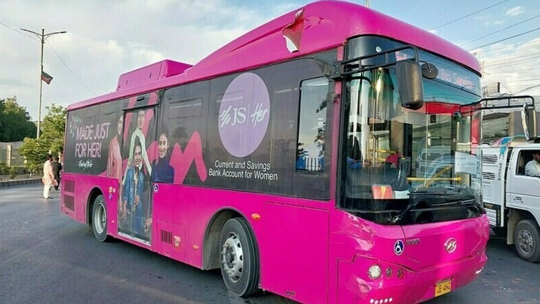 "Na Dar, Na Rukawat:” Women-only free pink bus service launched in Islamabad