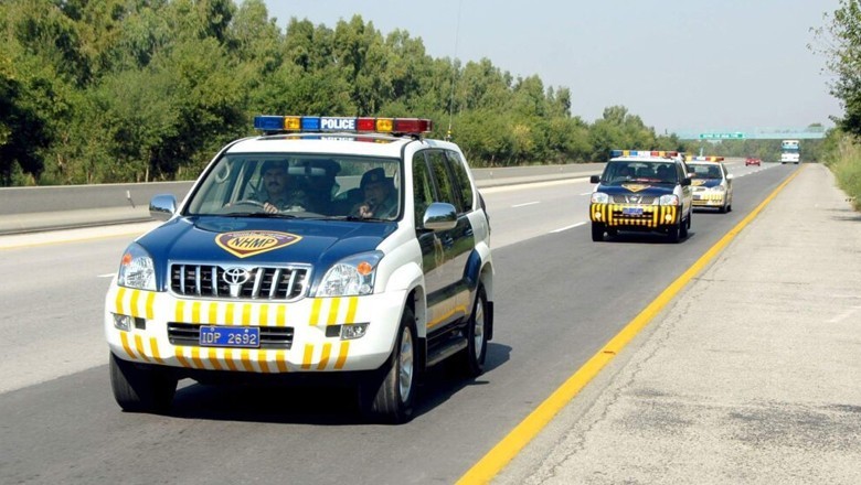 Motorway police return lost Rs120,000, mobile phone to its owner