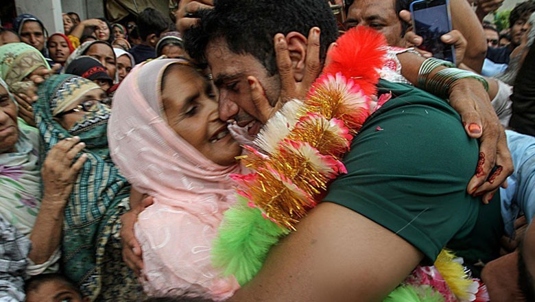 Sindh govt to honour Arshad Nadeem's mother with a car