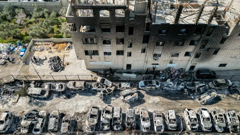 Hundreds of Israeli settlers set fire to Palestinian homes in occupied West Bank