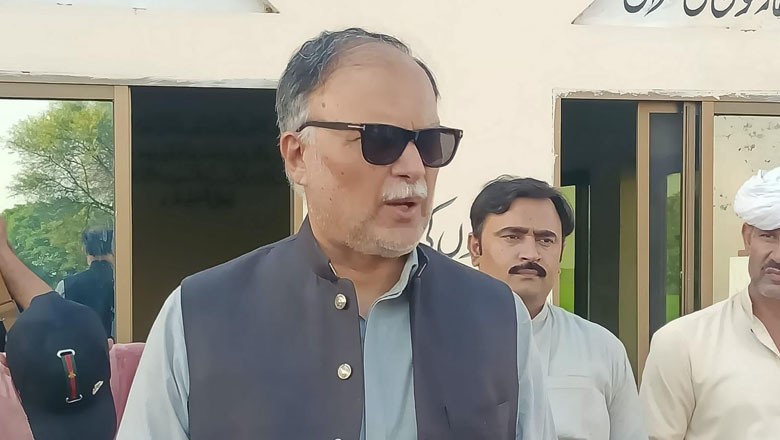 Ahsan Iqbal's mobile phone 'stolen' during funeral procession in Sheikhupura