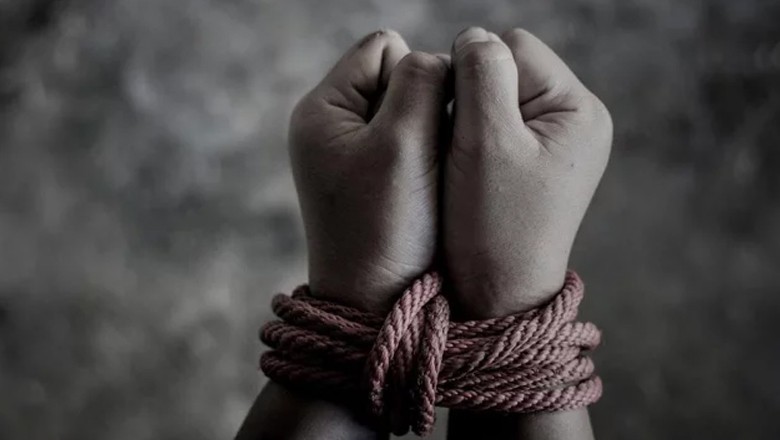 Katcha bandits demand iPhones, Rs20 million in ransom to release Islamabad's poor labourer