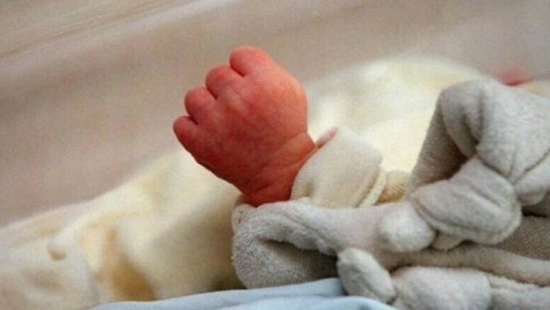 Woman abandons newborn baby in washroom in Karachi